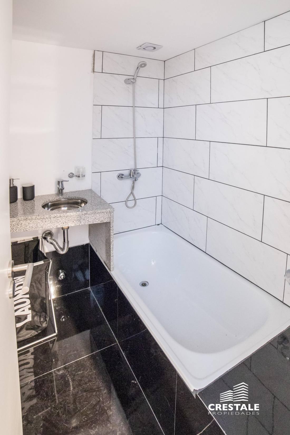 Cochera en venta Cerrito Y Mitre, Rosario. CBU20406 GA2008623 Crestale Propiedades