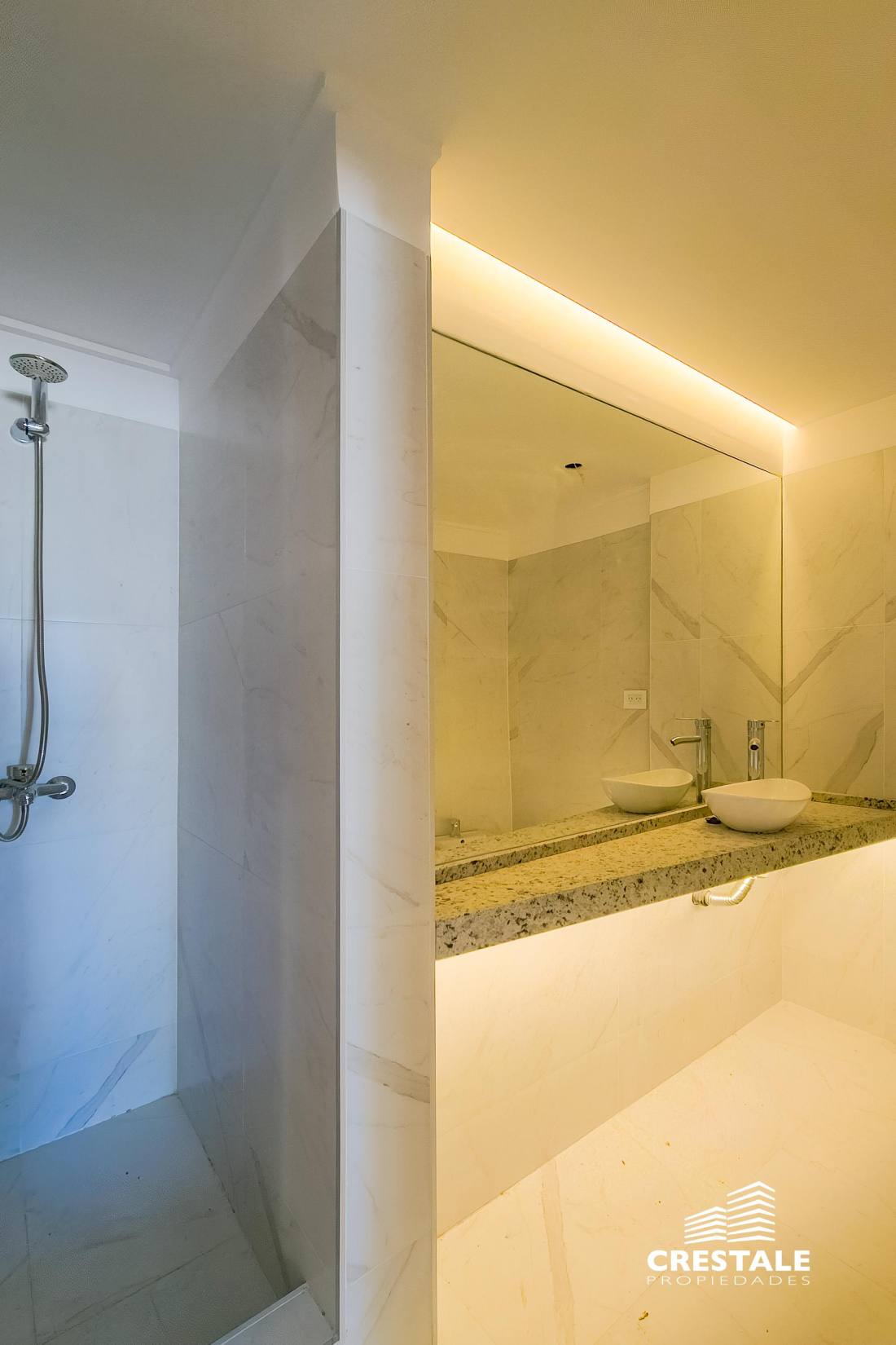 Departamento 1 dormitorio en venta Alem Y Montevideo, Rosario. CBU43321 AP4353149 Crestale Propiedades