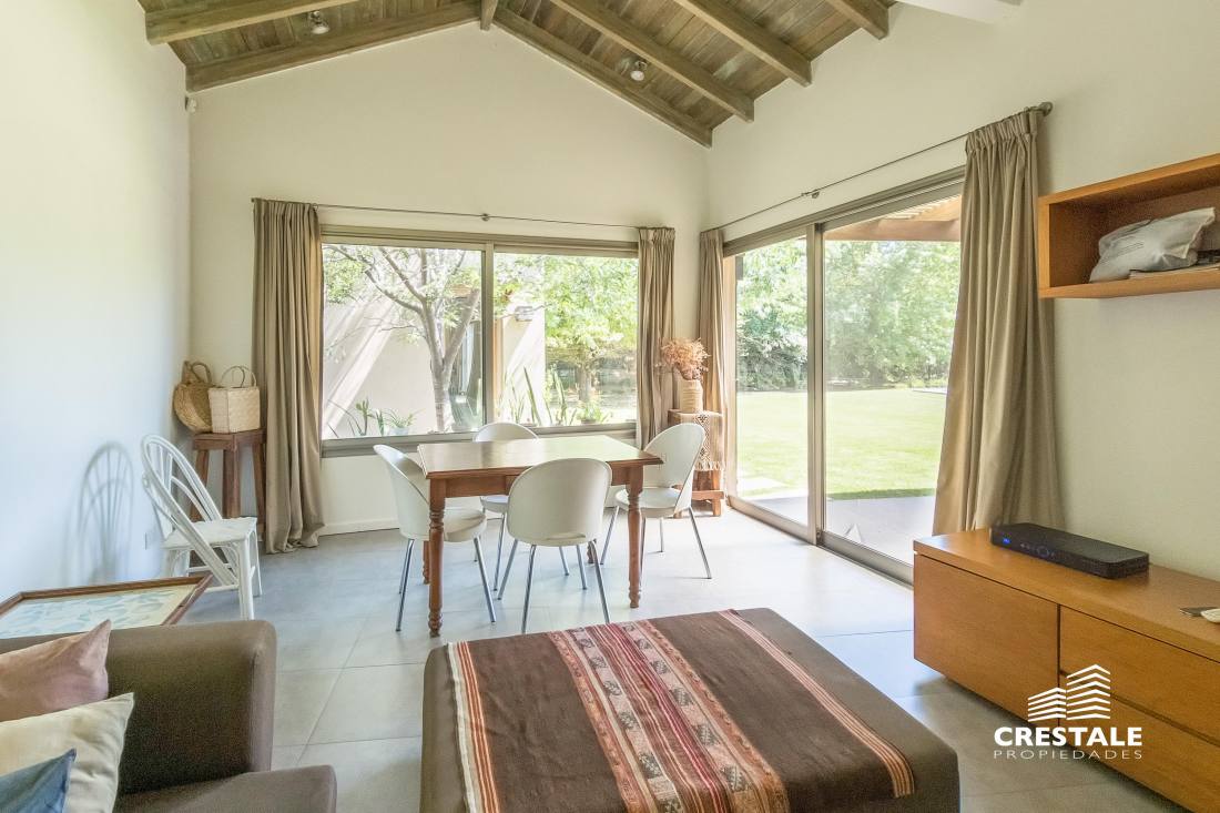 Casa 5 dormitorios en venta Country Golf Rosario, Rosario. CHO4670072 Crestale Propiedades