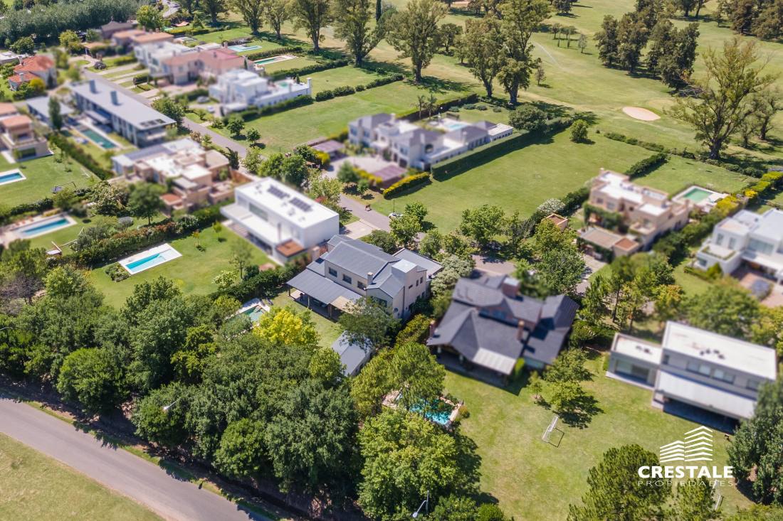 Casa 5 dormitorios en venta Country Golf Rosario, Rosario. CHO4670072 Crestale Propiedades