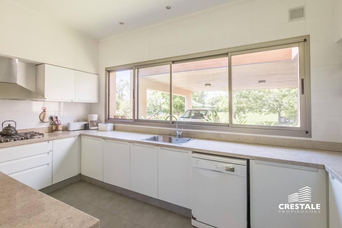 Casa 5 dormitorios en venta Country Golf Rosario, Rosario. CHO4670072 Crestale Propiedades