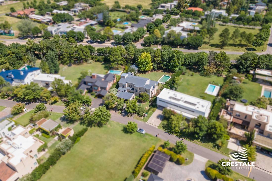 Casa 5 dormitorios en venta Country Golf Rosario, Rosario. CHO4670072 Crestale Propiedades