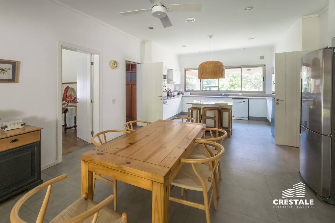 Casa 5 dormitorios en venta Country Golf Rosario, Rosario. CHO4670072 Crestale Propiedades