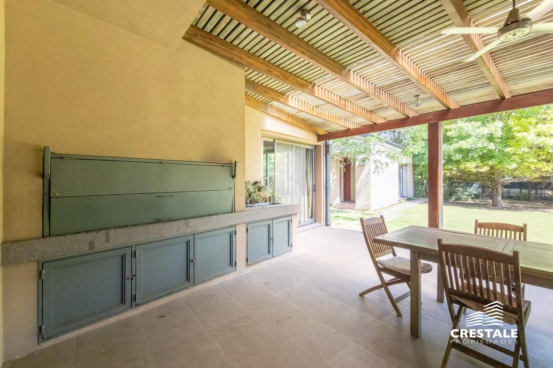 Casa 5 dormitorios en venta Country Golf Rosario, Rosario. CHO4670072 Crestale Propiedades