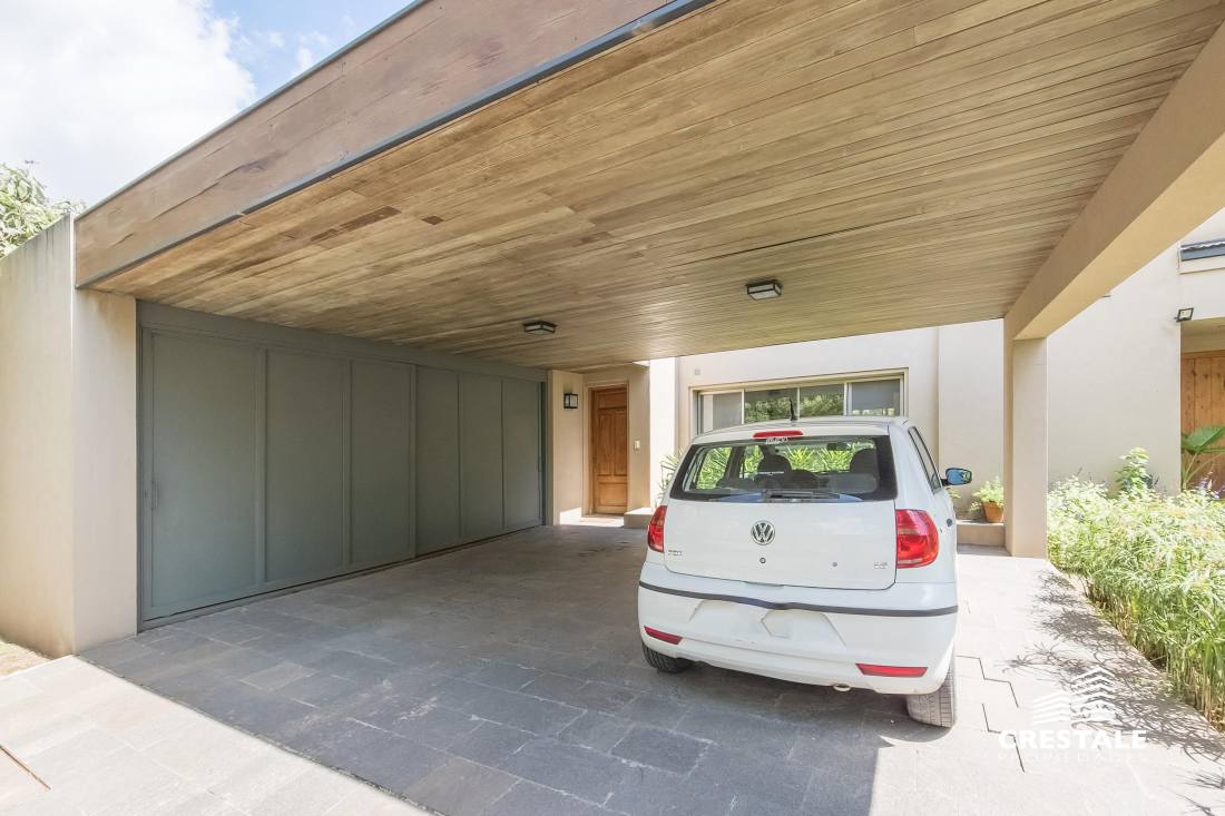 Casa 5 dormitorios en venta Country Golf Rosario, Rosario. CHO4670072 Crestale Propiedades