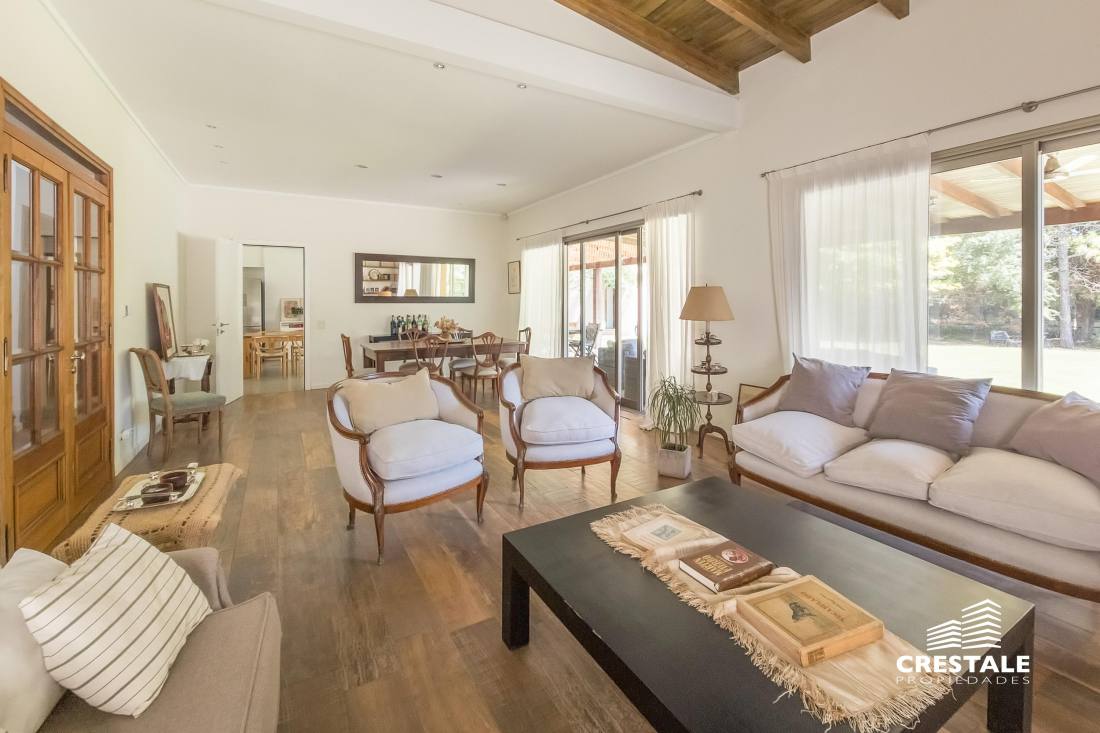 Casa 5 dormitorios en venta Country Golf Rosario, Rosario. CHO4670072 Crestale Propiedades