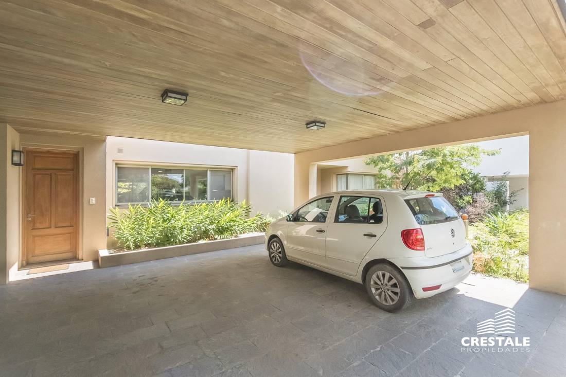 Casa 5 dormitorios en venta Country Golf Rosario, Rosario. CHO4670072 Crestale Propiedades