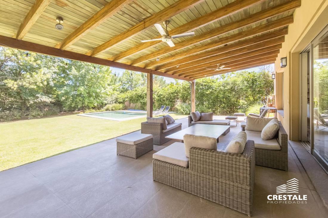 Casa 5 dormitorios en venta Country Golf Rosario, Rosario. CHO4670072 Crestale Propiedades