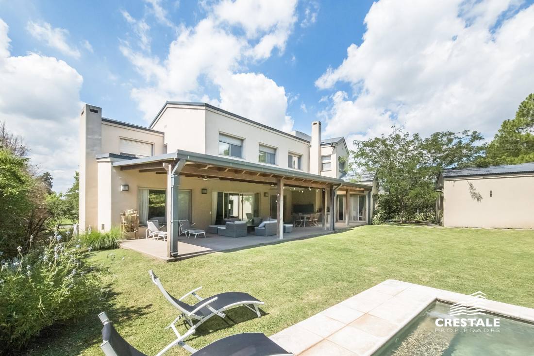 Casa 5 dormitorios en venta Country Golf Rosario, Rosario. CHO4670072 Crestale Propiedades