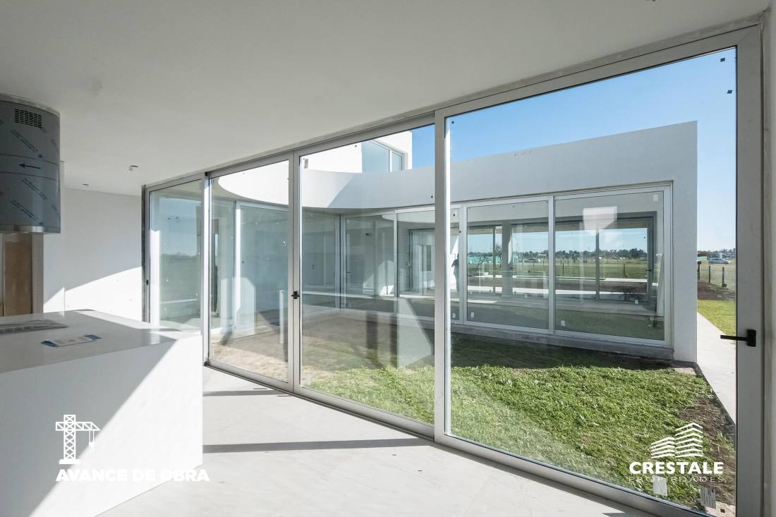 Casa 4 dormitorios en venta Vida Club De Campo, Funes. CHO6326916 Crestale Propiedades