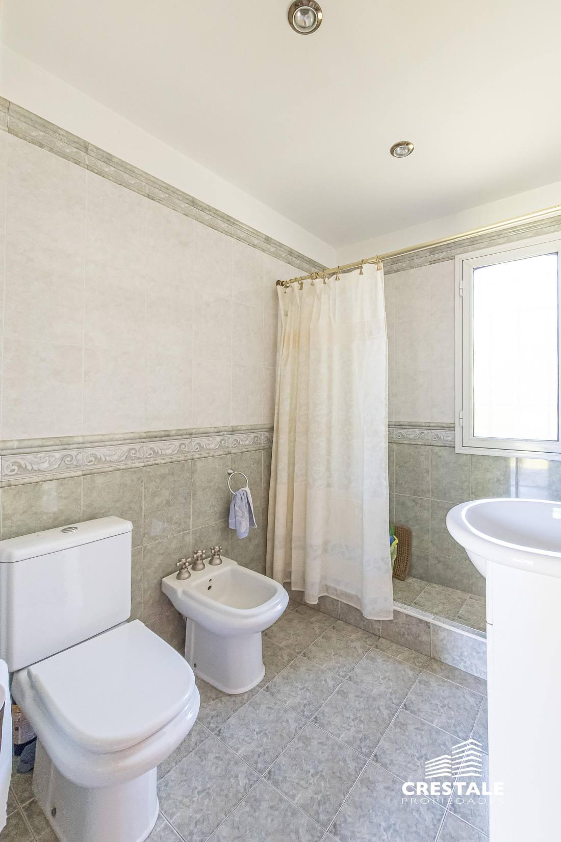 Casa 3 dormitorios en venta Lisandro De La Torre 400, Roldán. CHO6631808 Crestale Propiedades