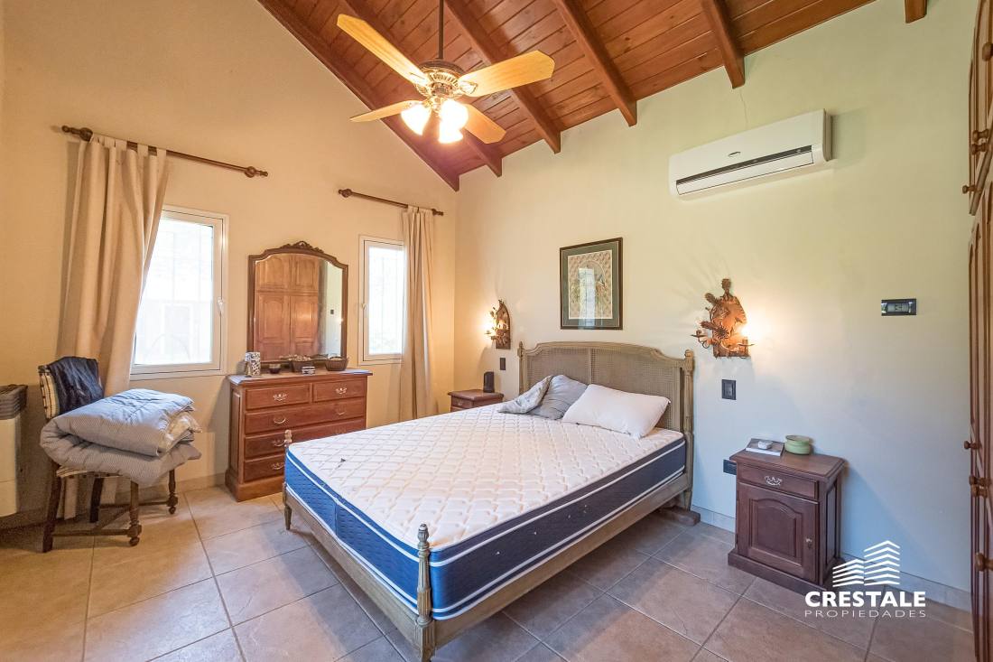 Casa 3 dormitorios en venta Lisandro De La Torre 400, Roldán. CHO6631808 Crestale Propiedades