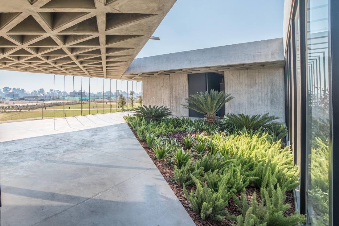 Casa 4 dormitorios en venta Vida Barrio Cerrado, Funes. CHO7444266 Crestale Propiedades