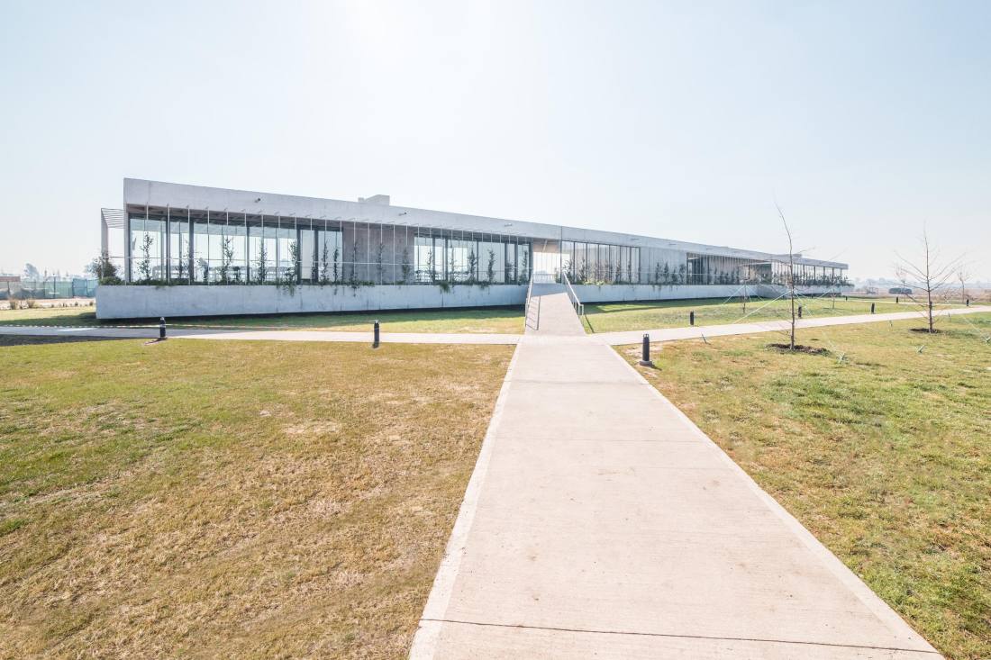 Casa 4 dormitorios en venta Vida Barrio Cerrado, Funes. CHO7444266 Crestale Propiedades