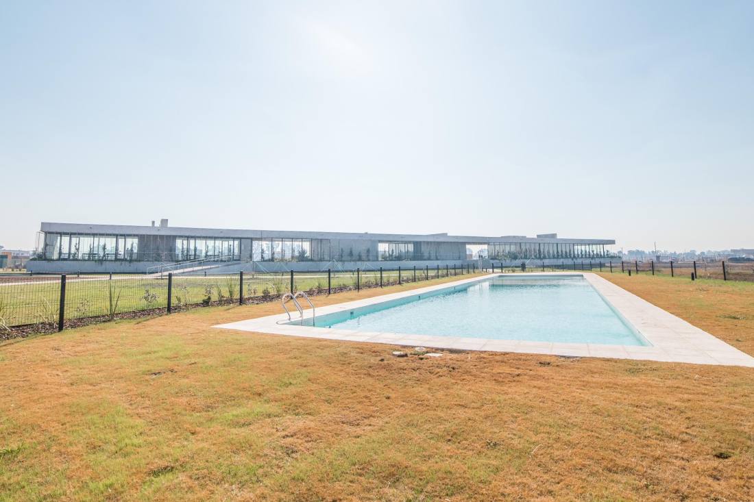 Casa 4 dormitorios en venta Vida Barrio Cerrado, Funes. CHO7444266 Crestale Propiedades