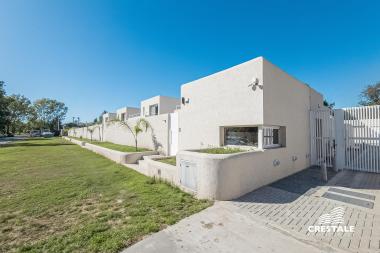 casa 3 dormitorios en venta Rosario Fisherton, Fisherton - Azcuénaga 8600