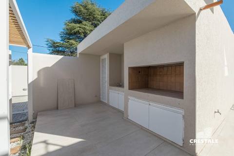 Casa 3 dormitorios en venta Fisherton - Azcuénaga 8600, Rosario. CCO62911 HO6902188 Crestale Propiedades