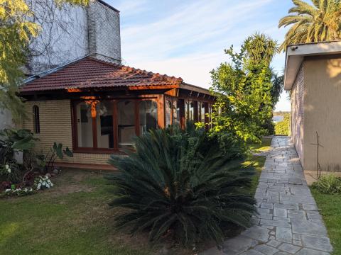 Casa 3 dormitorios en venta Rosario, José Hernández 1300. CHO4626519 Crestale Propiedades