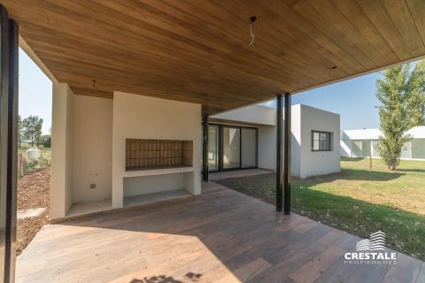 Casa 3 dormitorios en venta Ibarlucea, La Rinconada Club de Campo. CHO4927213 Crestale Propiedades