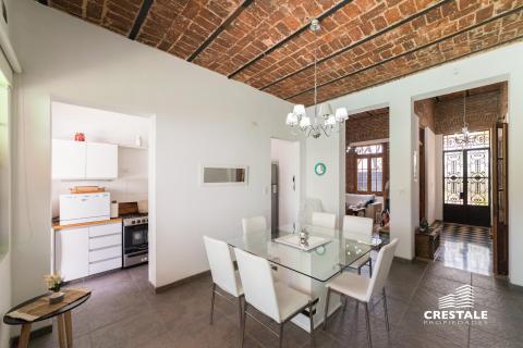 Casa 2 dormitorios en venta Rosario, Alberdi. CHO4791833 Crestale Propiedades
