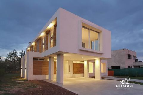 Casa 3 dormitorios en venta Funes, San Sebastian. CHO3985760 Crestale Propiedades