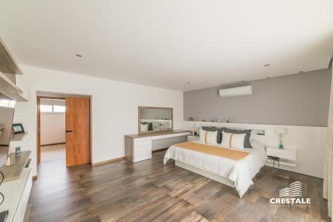 Casa 4 dormitorios en venta Funes, San Marino. Cod CHO2991888 Crestale Propiedades