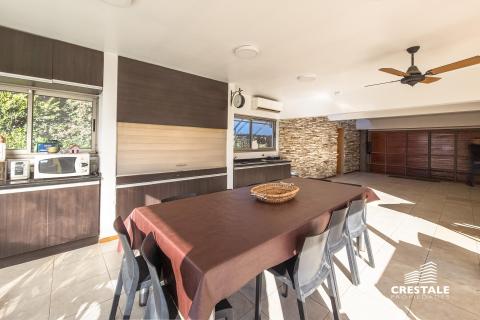Casa 5 dormitorios en venta Kentucky Club De Campo, Funes. CHO2097585 Crestale Propiedades
