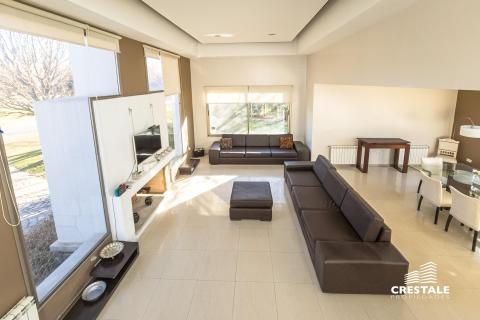Casa 5 dormitorios en venta Kentucky Club De Campo, Funes. CHO2097585 Crestale Propiedades