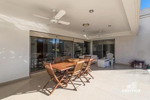 Casa 5 dormitorios en venta Kentucky Club De Campo, Funes. CHO2097585 Crestale Propiedades