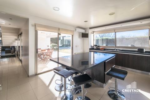 Casa 5 dormitorios en venta Kentucky Club De Campo, Funes. CHO2097585 Crestale Propiedades
