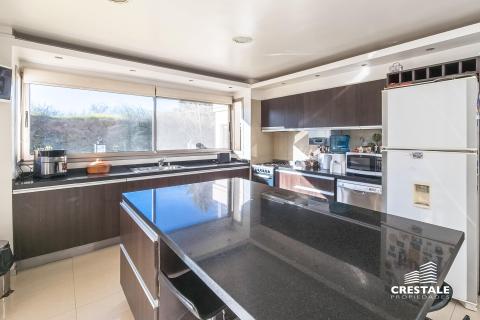 Casa 5 dormitorios en venta Kentucky Club De Campo, Funes. CHO2097585 Crestale Propiedades