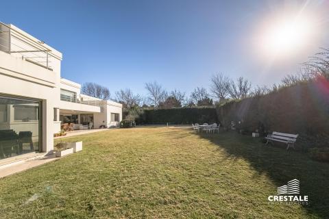 Casa 5 dormitorios en venta Kentucky Club De Campo, Funes. CHO2097585 Crestale Propiedades