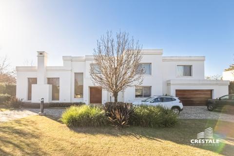 Casa 5 dormitorios en venta Kentucky Club De Campo, Funes. CHO2097585 Crestale Propiedades