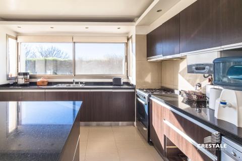 Casa 5 dormitorios en venta Kentucky Club De Campo, Funes. CHO2097585 Crestale Propiedades