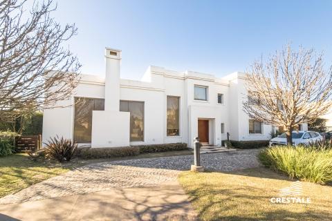 Casa 5 dormitorios en venta Kentucky Club De Campo, Funes. CHO2097585 Crestale Propiedades
