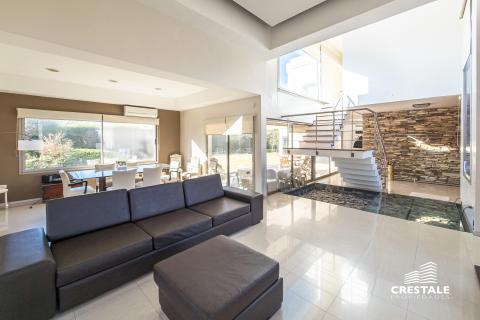 Casa 5 dormitorios en venta Kentucky Club De Campo, Funes. CHO2097585 Crestale Propiedades