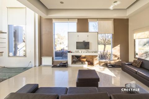 Casa 5 dormitorios en venta Kentucky Club De Campo, Funes. CHO2097585 Crestale Propiedades