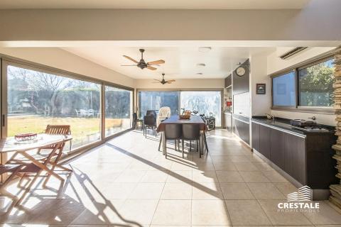Casa 5 dormitorios en venta Kentucky Club De Campo, Funes. CHO2097585 Crestale Propiedades
