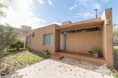 Casa 3 dormitorios en venta Los Fresnos Y Los Nogales, Roldán. CHO2278181 Crestale Propiedades