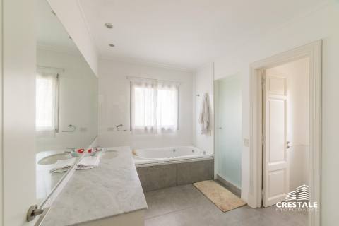 Casa 5 dormitorios en venta Country Golf Rosario, Rosario. CHO4670072 Crestale Propiedades