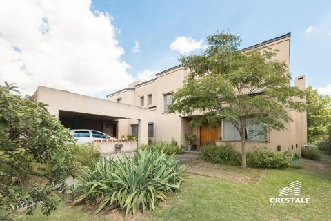 Casa 5 dormitorios en venta Country Golf Rosario, Rosario. CHO4670072 Crestale Propiedades