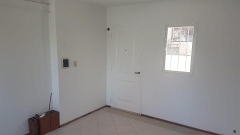 Departamento de pasillo 2 dormitorios en venta Rosario, Italia al 2400. CAP2322202 Crestale Propiedades