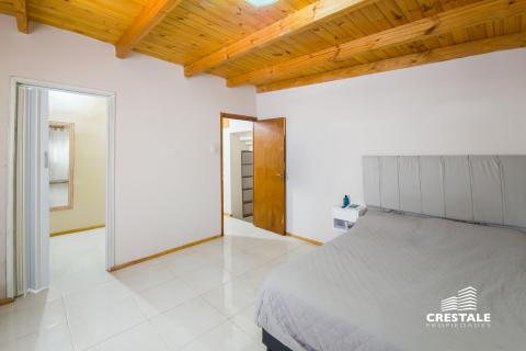 Casa 4 dormitorios en venta Rosario, Pje. Estrada 400. CHO5688180 Crestale Propiedades