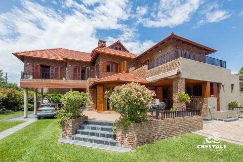 Casa 4 dormitorios en venta Rosario, Av. del Rosario y Ayacucho. CHO2517733 Crestale Propiedades