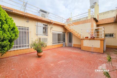 Casa 3 dormitorios en venta Rosario, Marcos Lenzoni y Almafuerte. CHO5397155 Crestale Propiedades