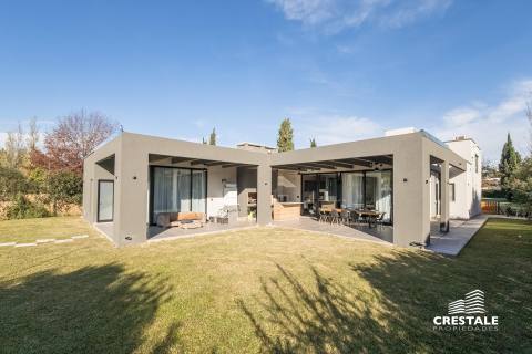 Casa 4 dormitorios en venta Kentucky Club De Campo, Funes. CHO5726490 Crestale Propiedades
