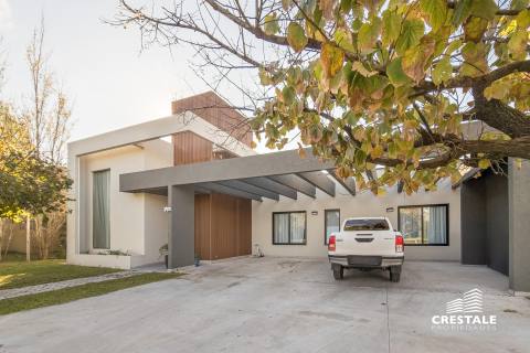 Casa 4 dormitorios en venta Kentucky Club De Campo, Funes. CHO5726490 Crestale Propiedades