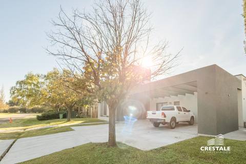 Casa 4 dormitorios en venta Kentucky Club De Campo, Funes. CHO5726490 Crestale Propiedades