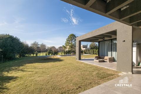 Casa 4 dormitorios en venta Kentucky Club De Campo, Funes. CHO5726490 Crestale Propiedades
