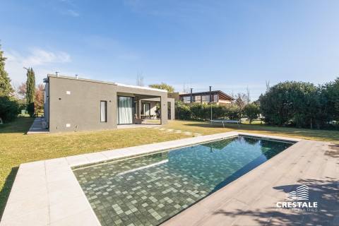 Casa 4 dormitorios en venta Kentucky Club De Campo, Funes. CHO5726490 Crestale Propiedades
